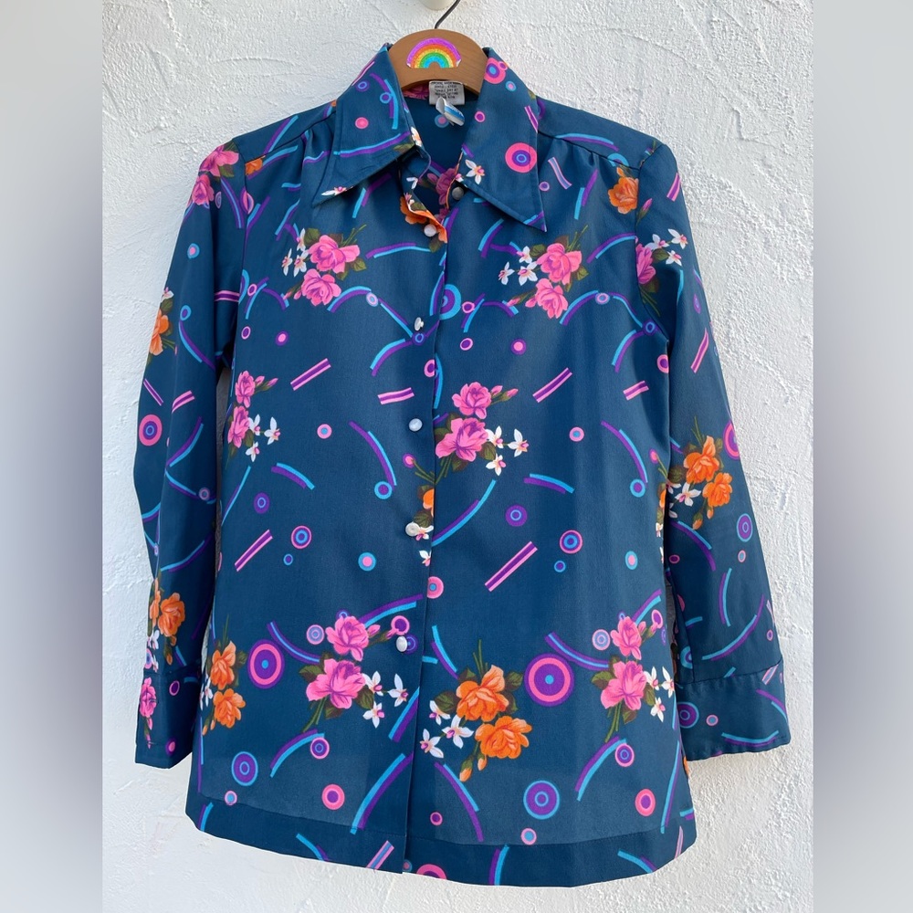 Vintage 70’s Groovy Blouse / Pointy Collar Button-Up/ Floral Navy Blue / Medium